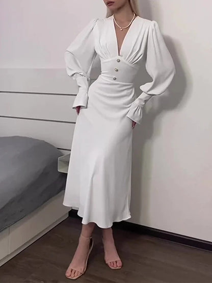 Schlankes, sexy Kleid mit V-Ausschnitt