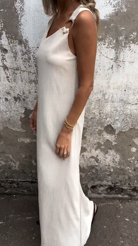 Robe unie à col carré irrégulier