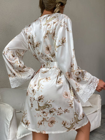 Robe de chambre en satin à imprimé floral avec ceinture et ensemble de lingerie