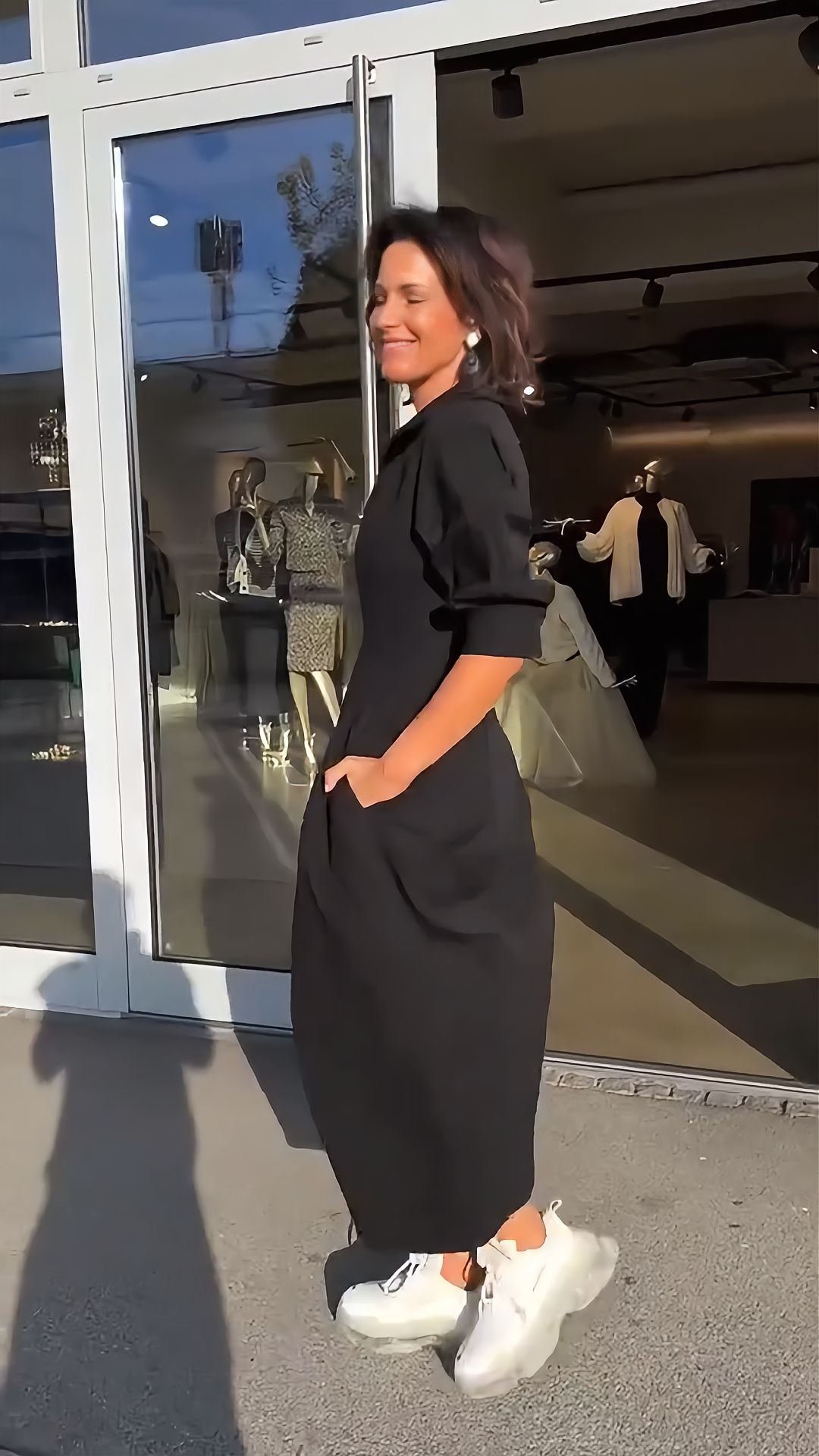 Damen Midikleid mit V-Ausschnitt