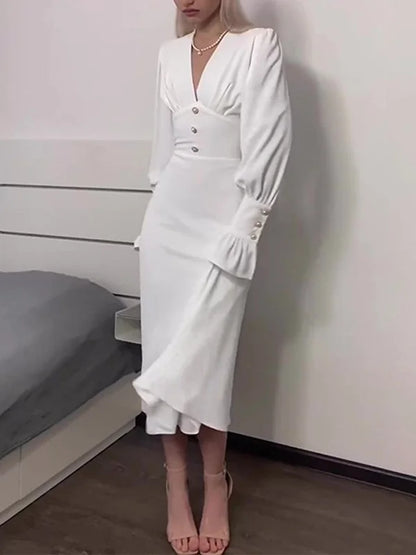 Schlankes, sexy Kleid mit V-Ausschnitt