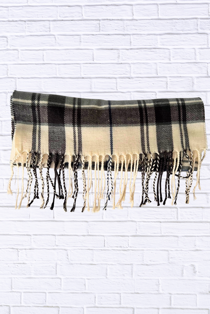 Chic Plaid Scarf – Cozy, Trendy, and Timeless Style