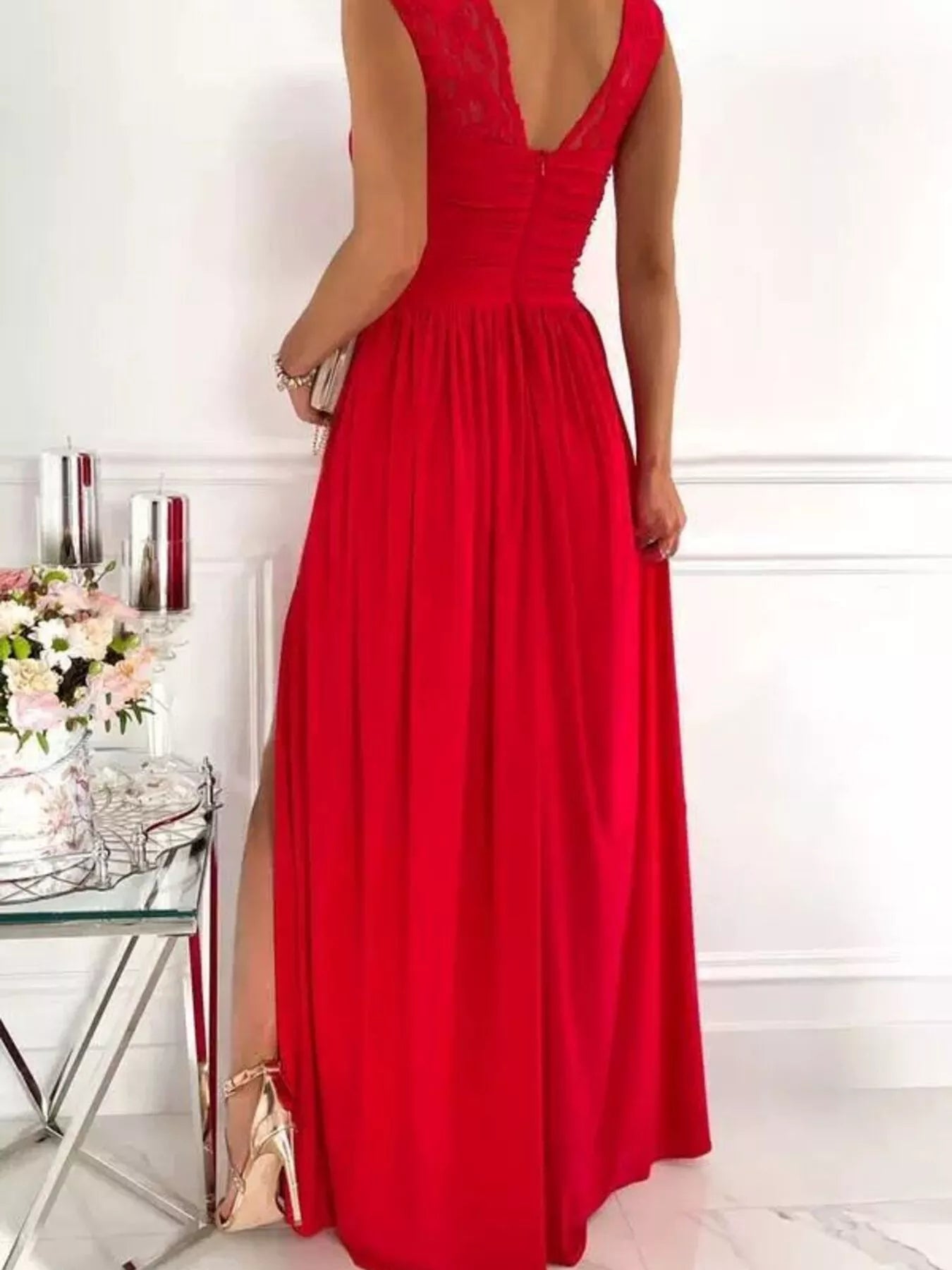 Maxikleid mit hohem Schlitz und Spitzendetail