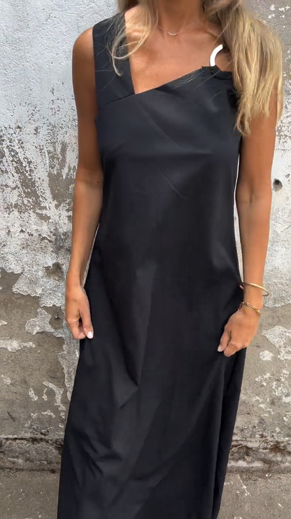 Robe unie à col carré irrégulier