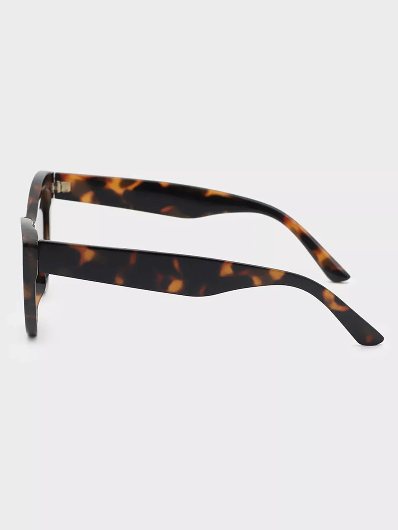 Chic Cat-Eye Sunglasses