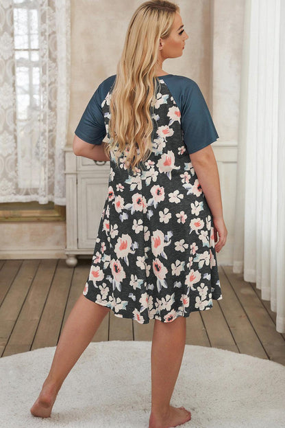 Blue Zone Planet | Geblümtes Kontrast Plus Size T-Shirt-Kleid