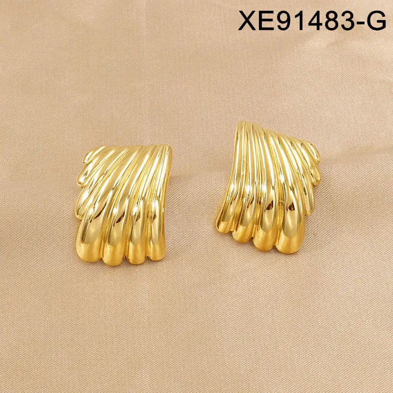 Minimalist Wavy Heart-Shaped Stud Earring Waterproof