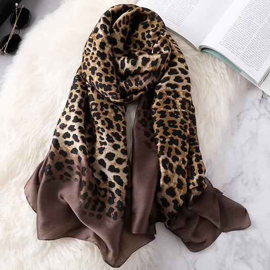 Sofia Amoretti Thin Scarf with Leopard Pattern
