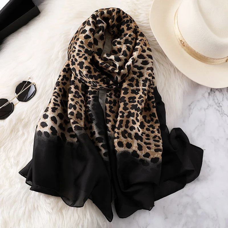 Sofia Amoretti Thin Scarf with Leopard Pattern