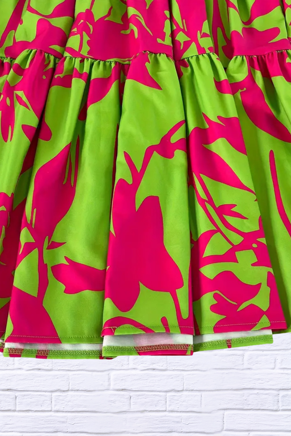 Elegant Sleeveless Vacation Dress – Bold, Vibrant, and Effortlessly Chic