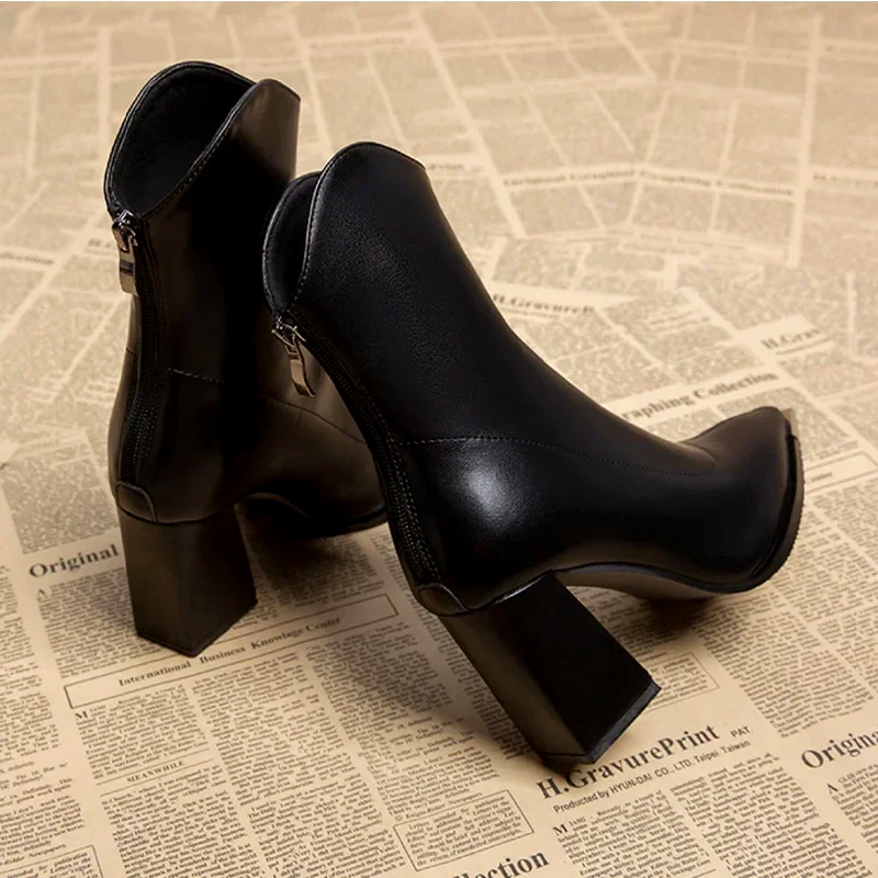 Women’s Pointed-Toe Ankle Leather Boots with Metal Tip