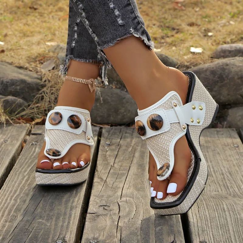 Women’s Woven Platform Sandals with Decorative Buckles