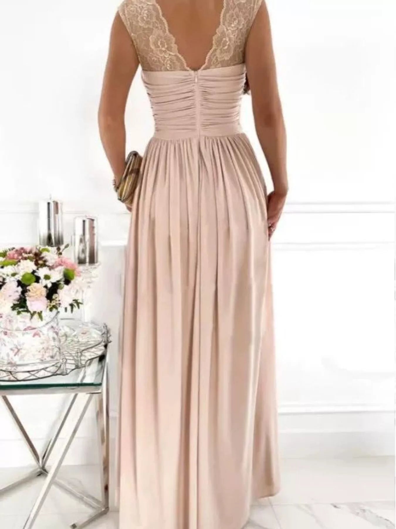 Maxikleid mit hohem Schlitz und Spitzendetail