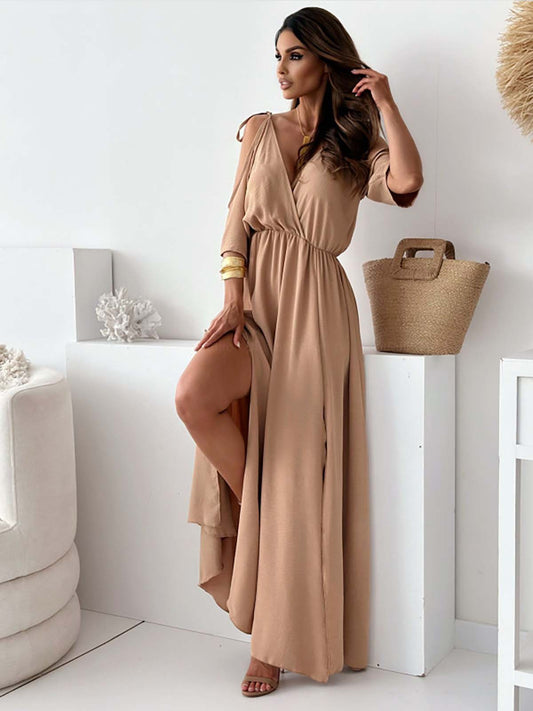 Elegantes, sexy Kleid mit V-Ausschnitt und Seitenschlitz