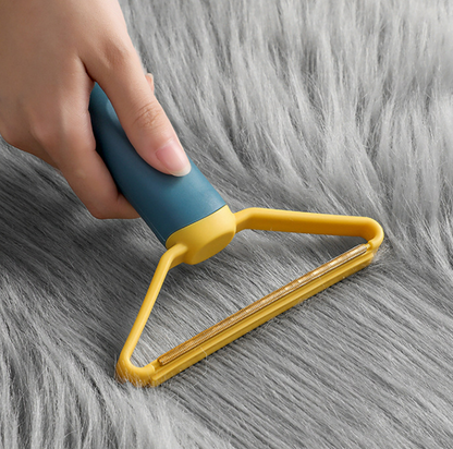 Manual Lint Remover & Carpet Scraper, Heavy Duty Fabric Shaver with Pure Copper Blade, Pet Hair Remover Brush for Rugs, Woolen Coats and Couches
