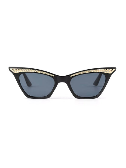Chic Cat-Eye Sunglasses with Embellished Temple