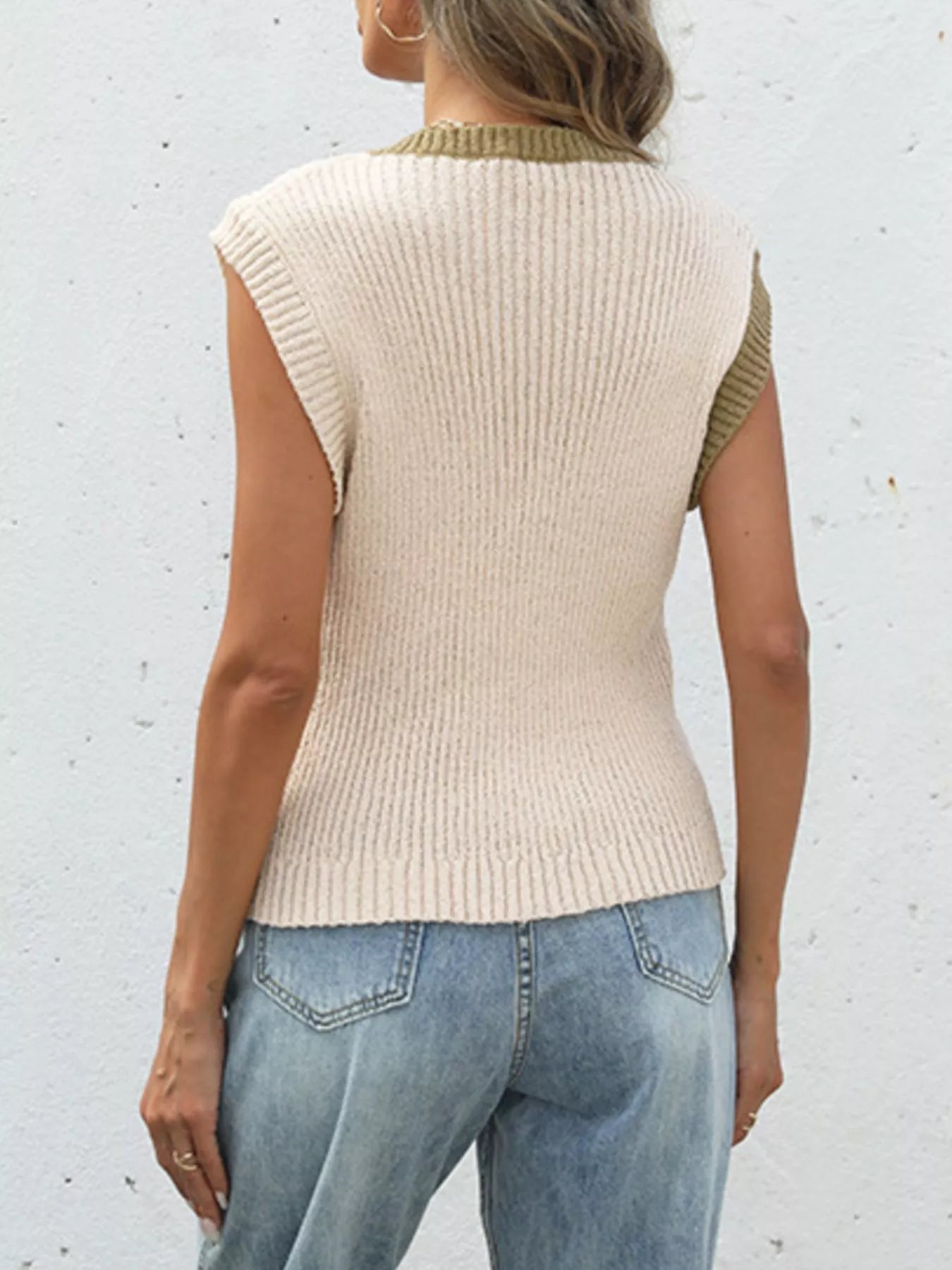 Two-Tone Sleeveless Knit Cardigan