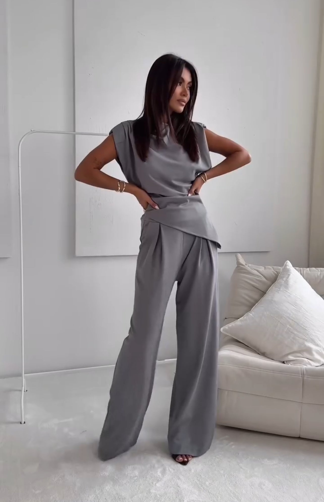 Solid color irregular suit