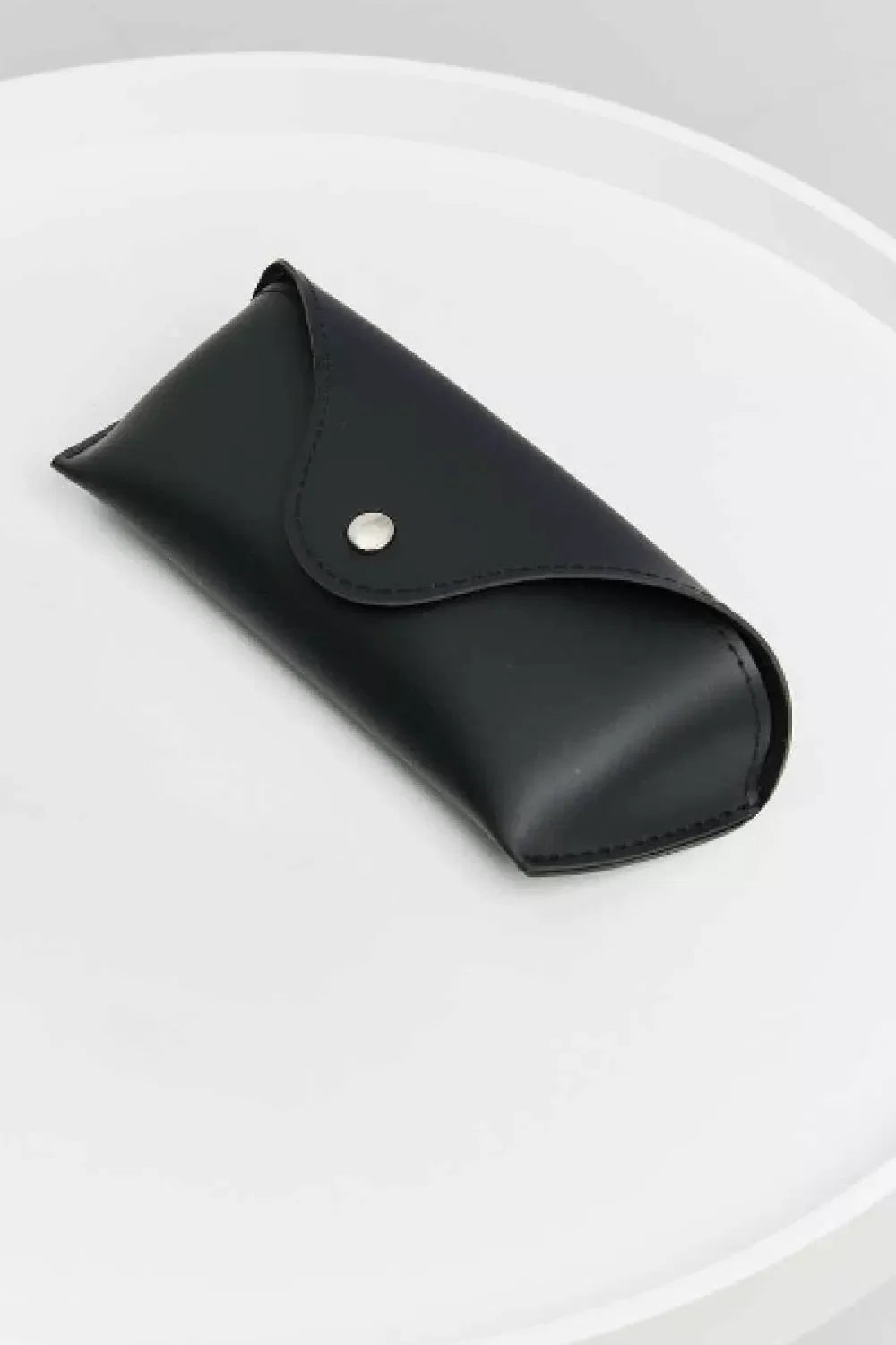 Chic Round Sunglasses with Metal Accents
