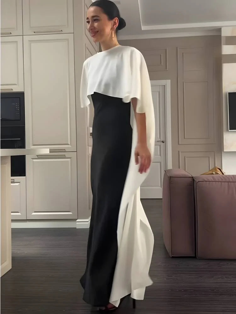 Ensemble deux pièces avec jupe à encolure ras du cou et châle contrasté