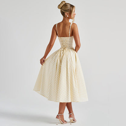 Kleid mit kariertem Print und Taillenriemen 