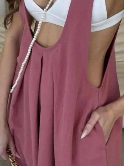 Plissiertes Latzkleid mit Taschen