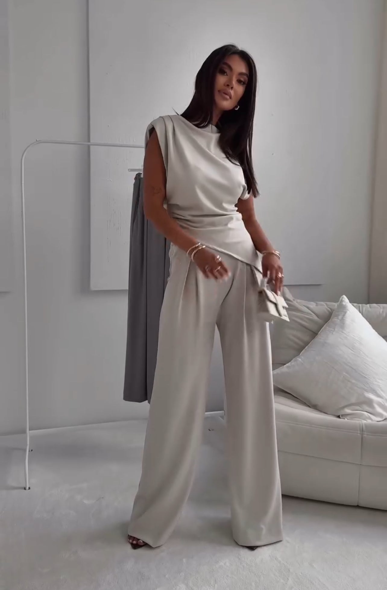 Solid color irregular suit