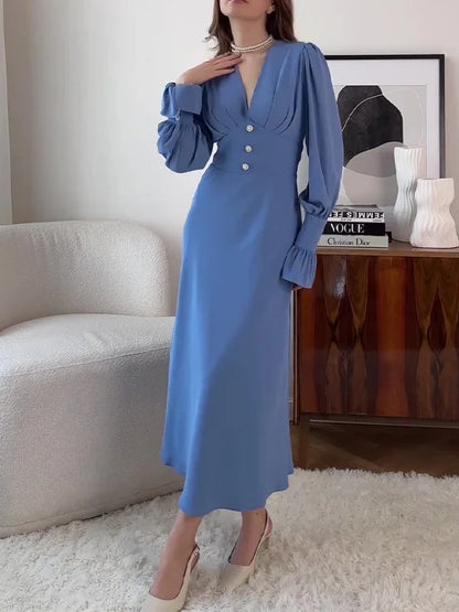 Schlankes, sexy Kleid mit V-Ausschnitt